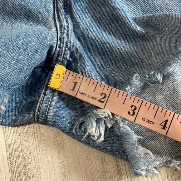 Levi’s 501 hi- rise shorts size 33.  NWT - Picture 9 of 10